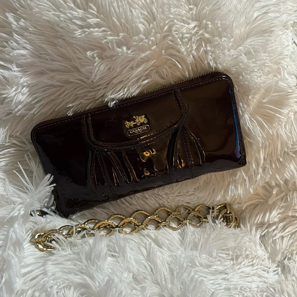 Coach wagon purple patent leather zip around wallet